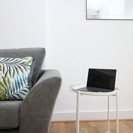 St Thomas Loft Views By Ssw - 2Br, Parking, Sleeps 4, Easy Access To City Centre, Marina, Beach And M4 Swansea Exteriör bild