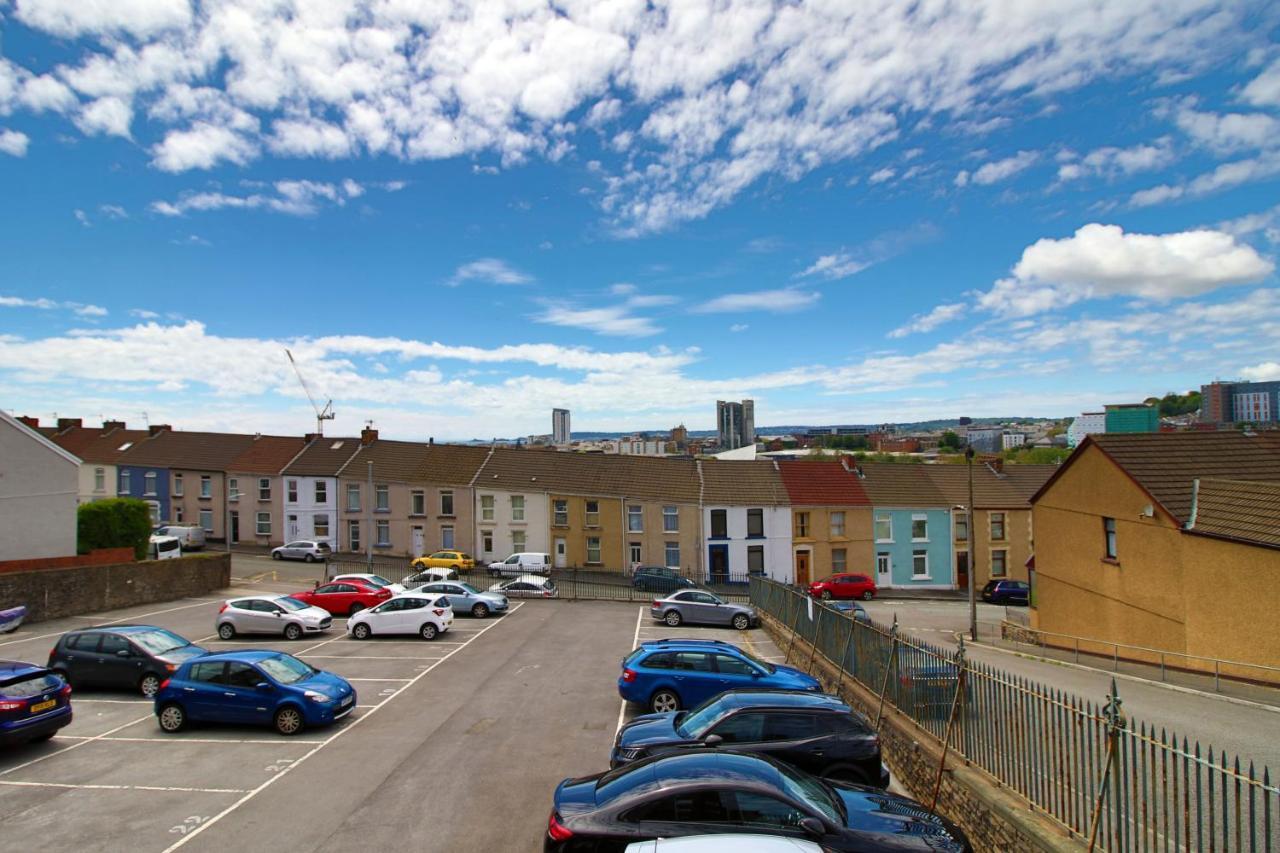 St Thomas Loft Views By Ssw - 2Br, Parking, Sleeps 4, Easy Access To City Centre, Marina, Beach And M4 Swansea Exteriör bild